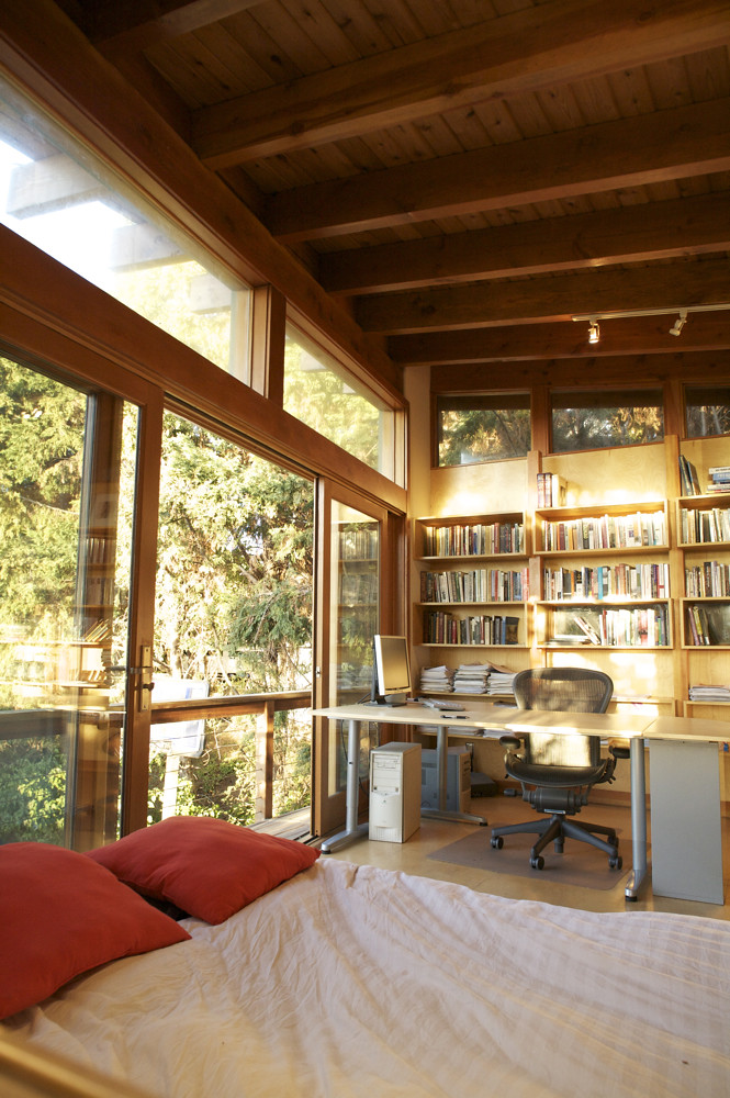 Estudio de arquitectura moderno con luz natural